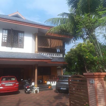 Navendu Homestay Alappuzha Bagian luar foto