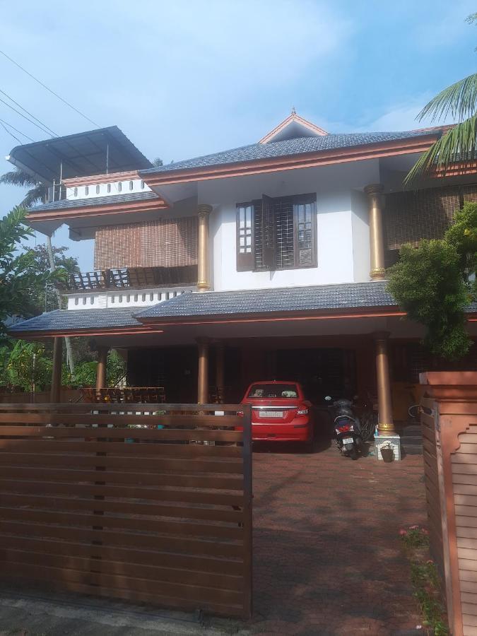 Navendu Homestay Alappuzha Bagian luar foto